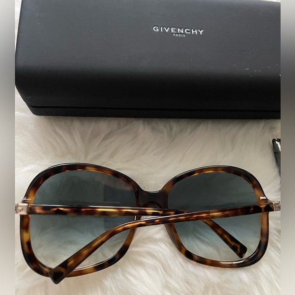 New! Givenchy Sunnies - Picture 1 of 2